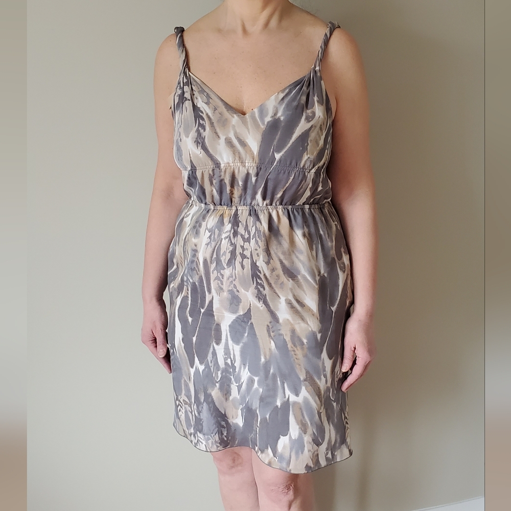 Banana Republic Stylish Gray and Cream Sleeveless Silk Dress